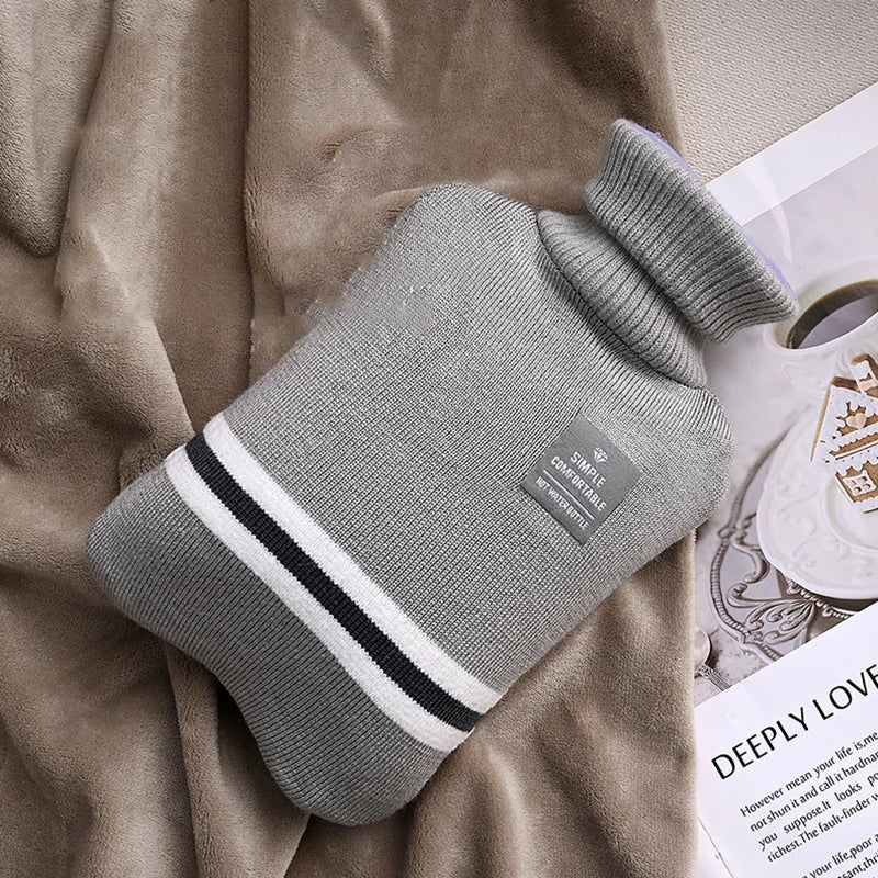 Wärmflasche mit Strickhülle - Hellgrau